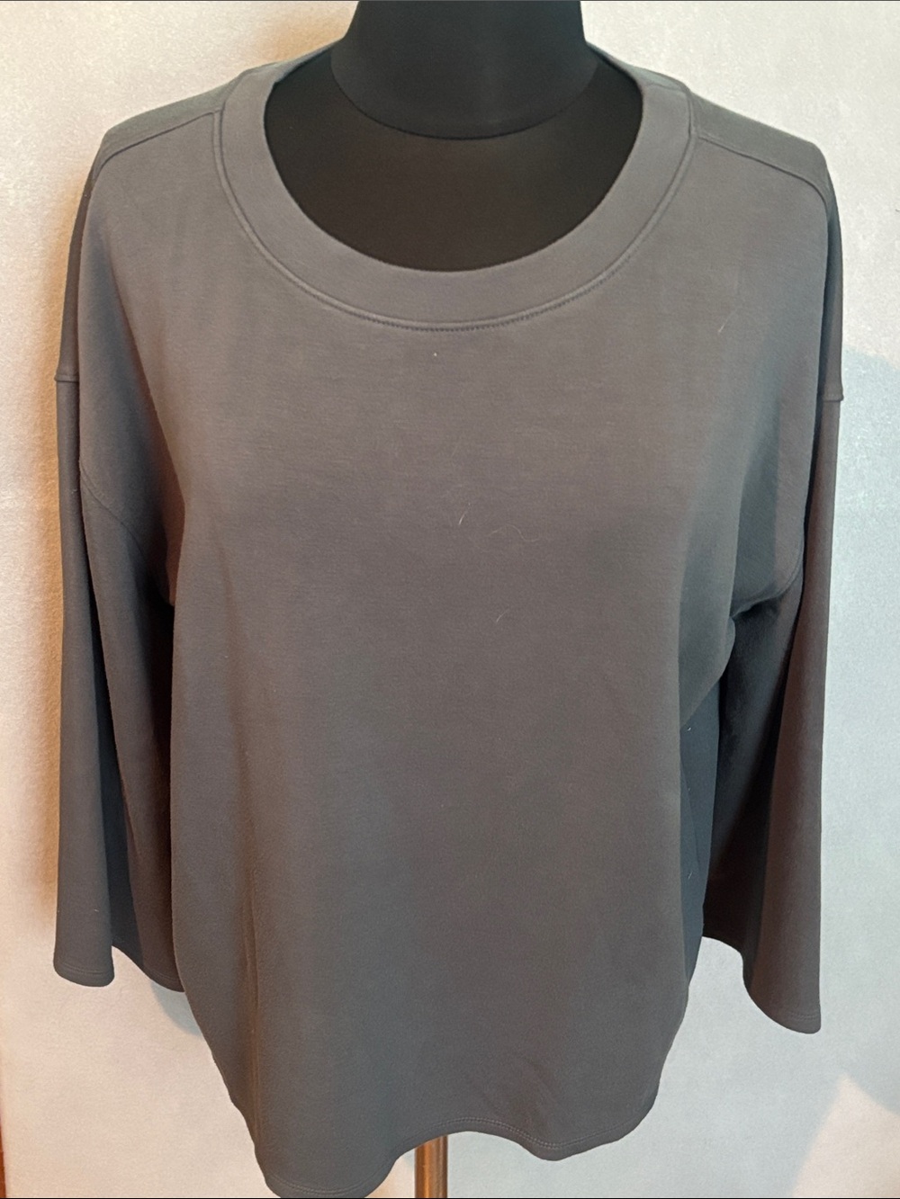 Lou & Grey Relaxed Crewneck Sweatshirt in Charcoal Gray